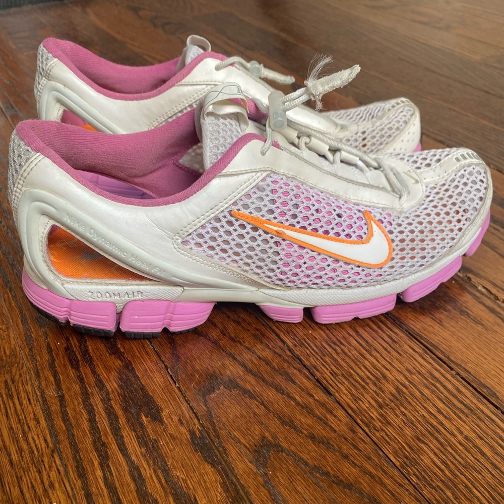 Women’s Nike Zoom Air Dynamic Heel Fit Sneaker size 6.5